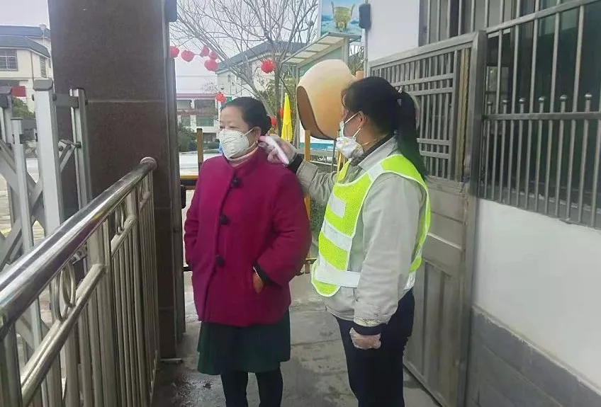 手握阻擊“槍” 做好防疫守護(hù)人——記羅坳廠財務(wù)部地磅員郭曉芳
